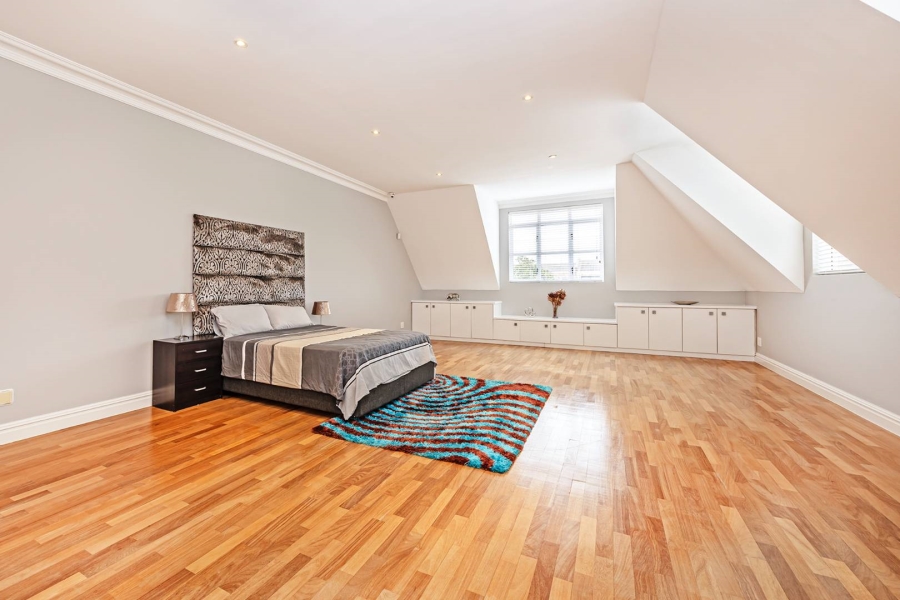 7 Bedroom Property for Sale in Flamingo Vlei Western Cape